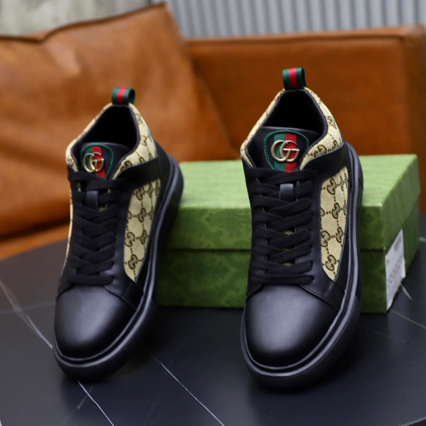 Ex-factory price: 462💰🙅‍♂️🙅‍♂️🙅‍♂️ Brand: Gucci GUCCi Standard code: 38-44 (45 customized) Grade: Same as the official website Material: Original cowhide material spliced with brand cloth Comfortable and breathable lining Lightweight and wear-resistant sports outsole Style category: Men's fashion casual shoes Running sports shoes Distinguished luxury brand elements Top luxury color: actual picture color